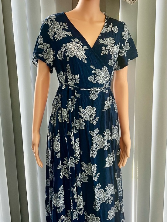 Lulus Dresses & Skirts - Lulu's Navy Blue Floral Maxi Dress